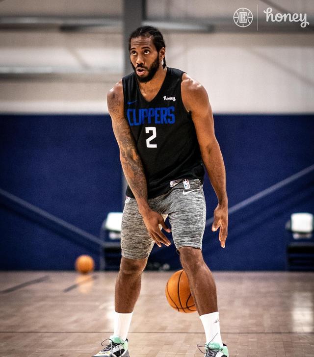 aoa体育体育在线登录-英国篮球明星独家专访，分享职业生涯感悟的简单介绍