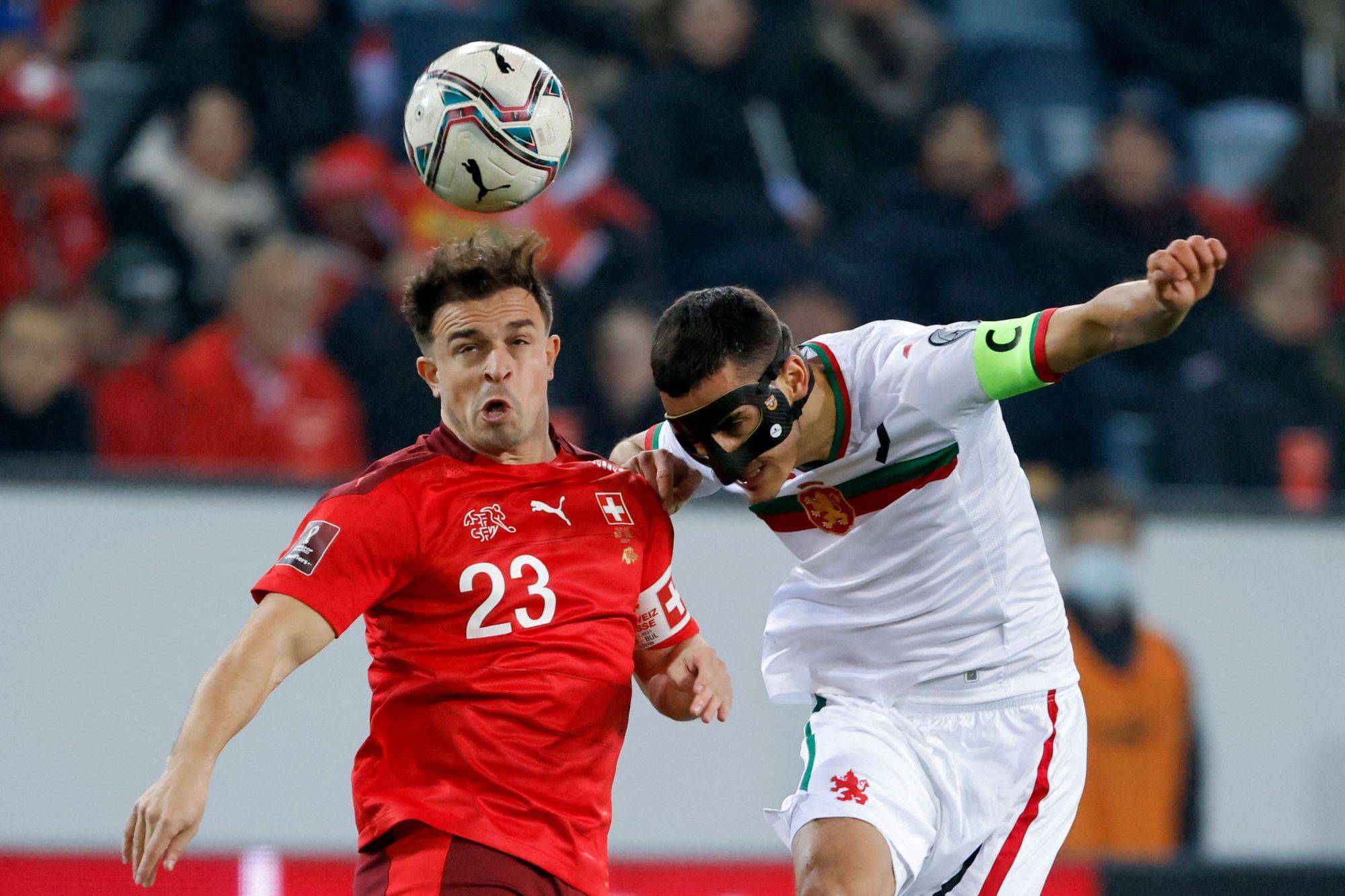 aoa体育体育登录-欧洲杯资格赛厮杀正酣，胜负难料