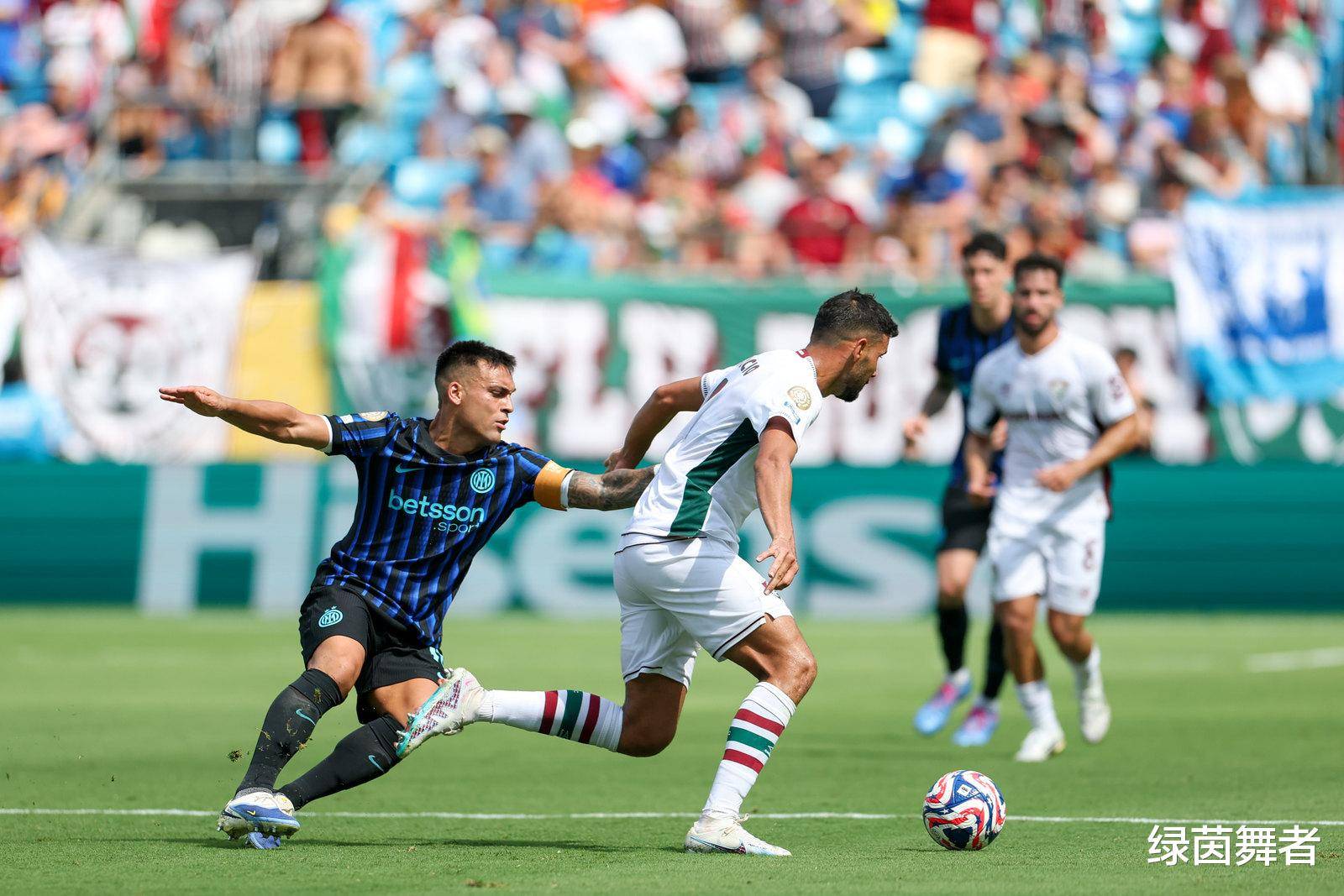 国米队长领衔,示范团队拼搏精神 国米队长领衔,示范团队拼搏精神