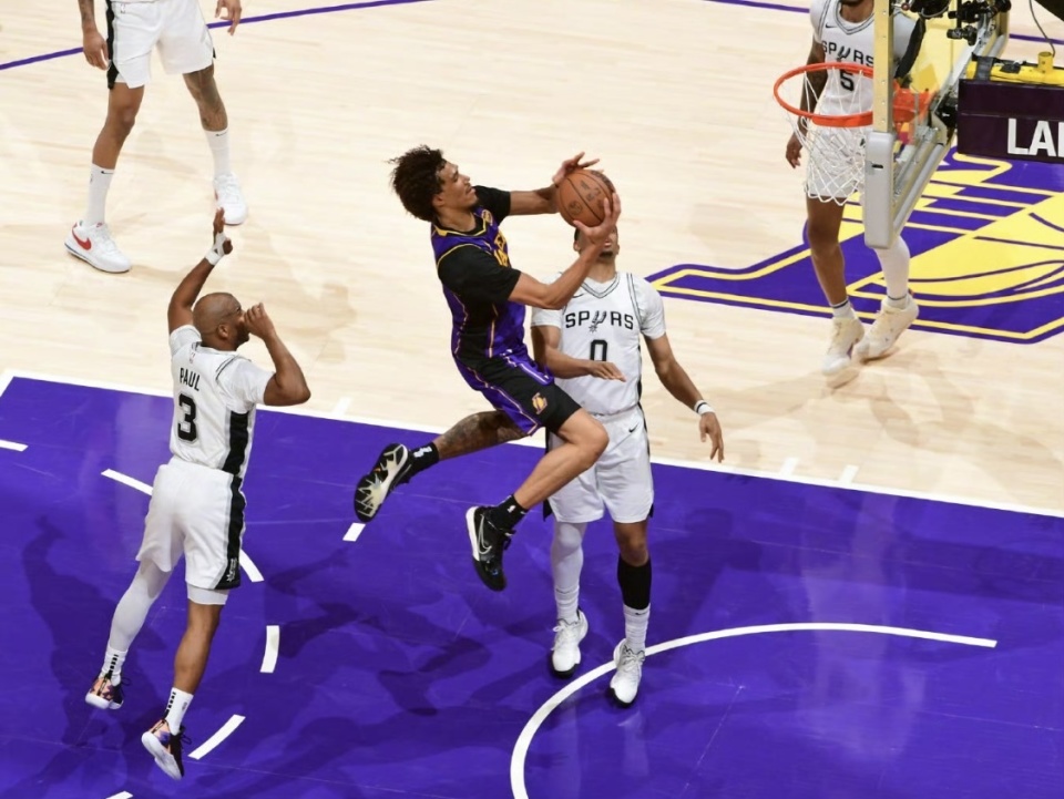 东契奇砍下三双，猛龙不敌马刺的简单介绍