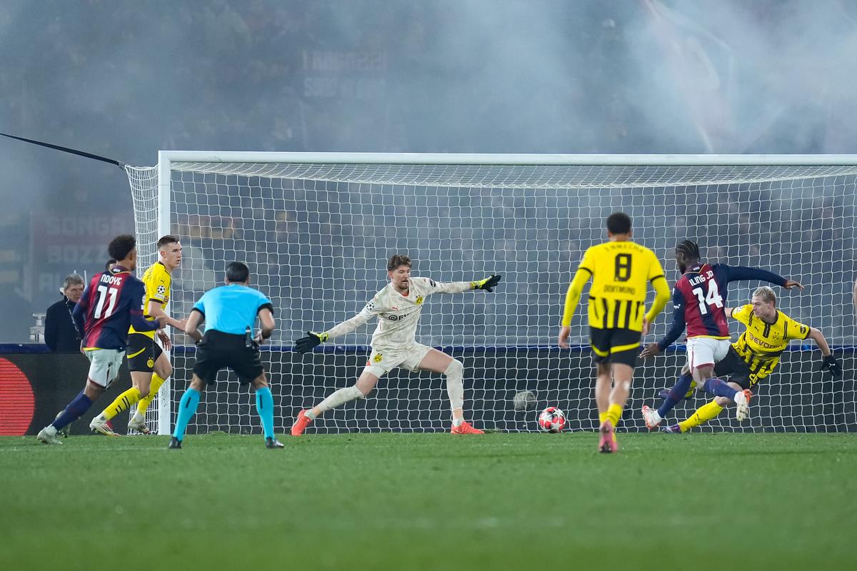 aoa体育体育地址-足球比赛中点球大战现身，爱好者眼睛为之一亮