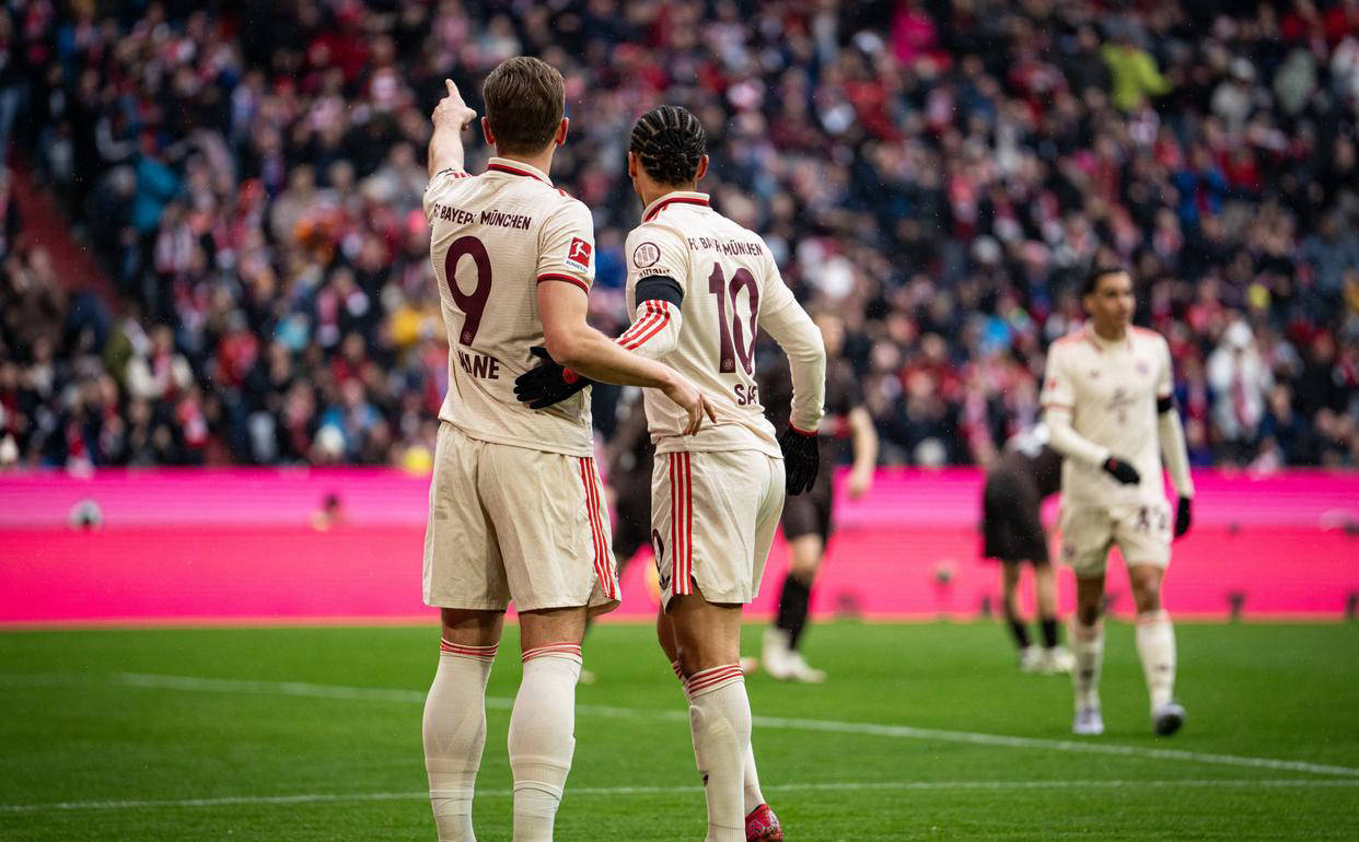 aoa体育-哈兰德梅开二度，领衔拜仁横扫对手