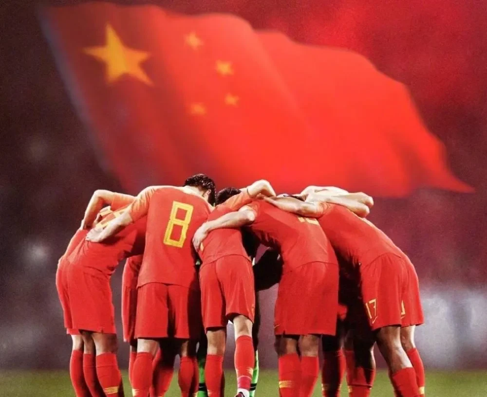 aoa体育-中国国家队足球比赛斗志昂扬，驰骋疆场