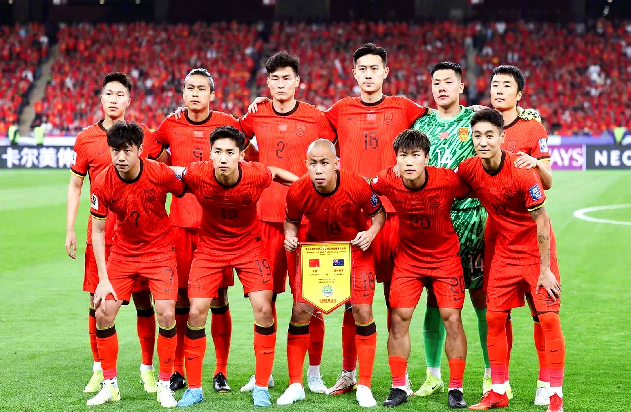 中国国家队足球比赛斗志昂扬,驰骋疆场 中国国家队足球比赛斗志昂扬,驰骋疆场