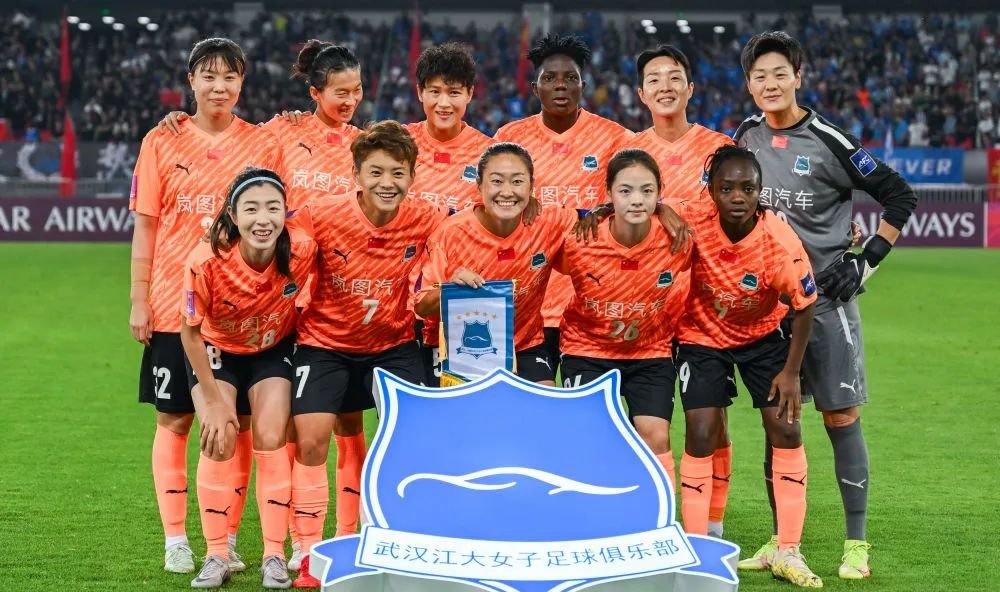 aoa体育体育下载-亚洲俱乐部杯赛场进入白热化，球迷热情高涨的简单介绍