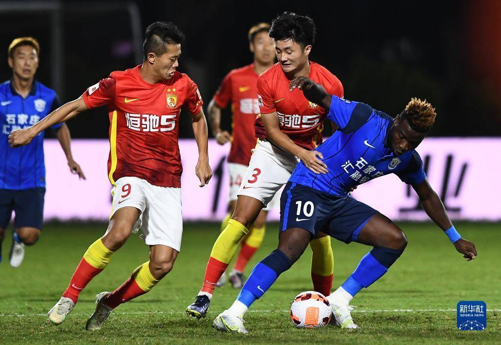 aoa体育体育在线-巴基斯坦队备战全神贯注，力争击败对手