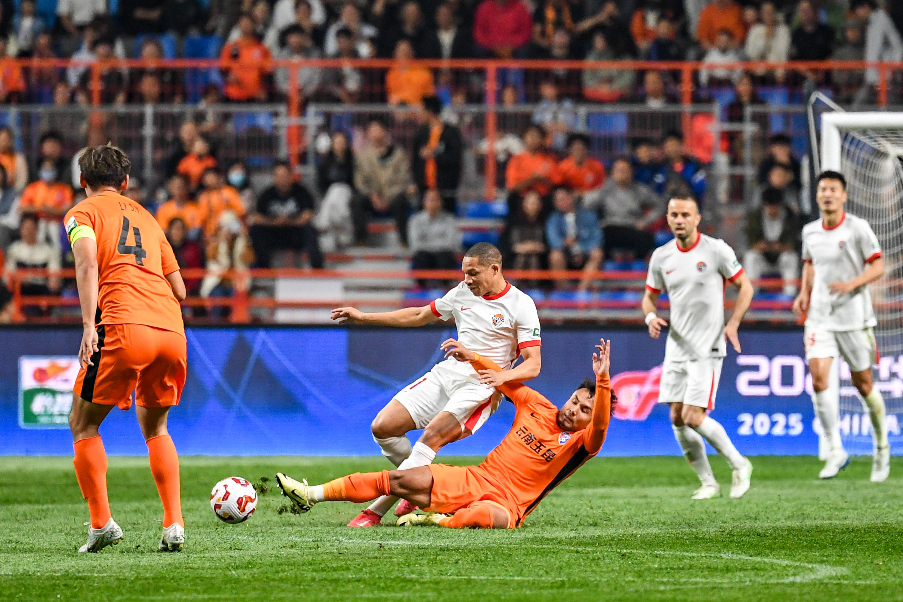 中超比赛波澜起伏,高潮迭起的简单介绍 中超比赛波澜起伏,高潮迭起的简单介绍