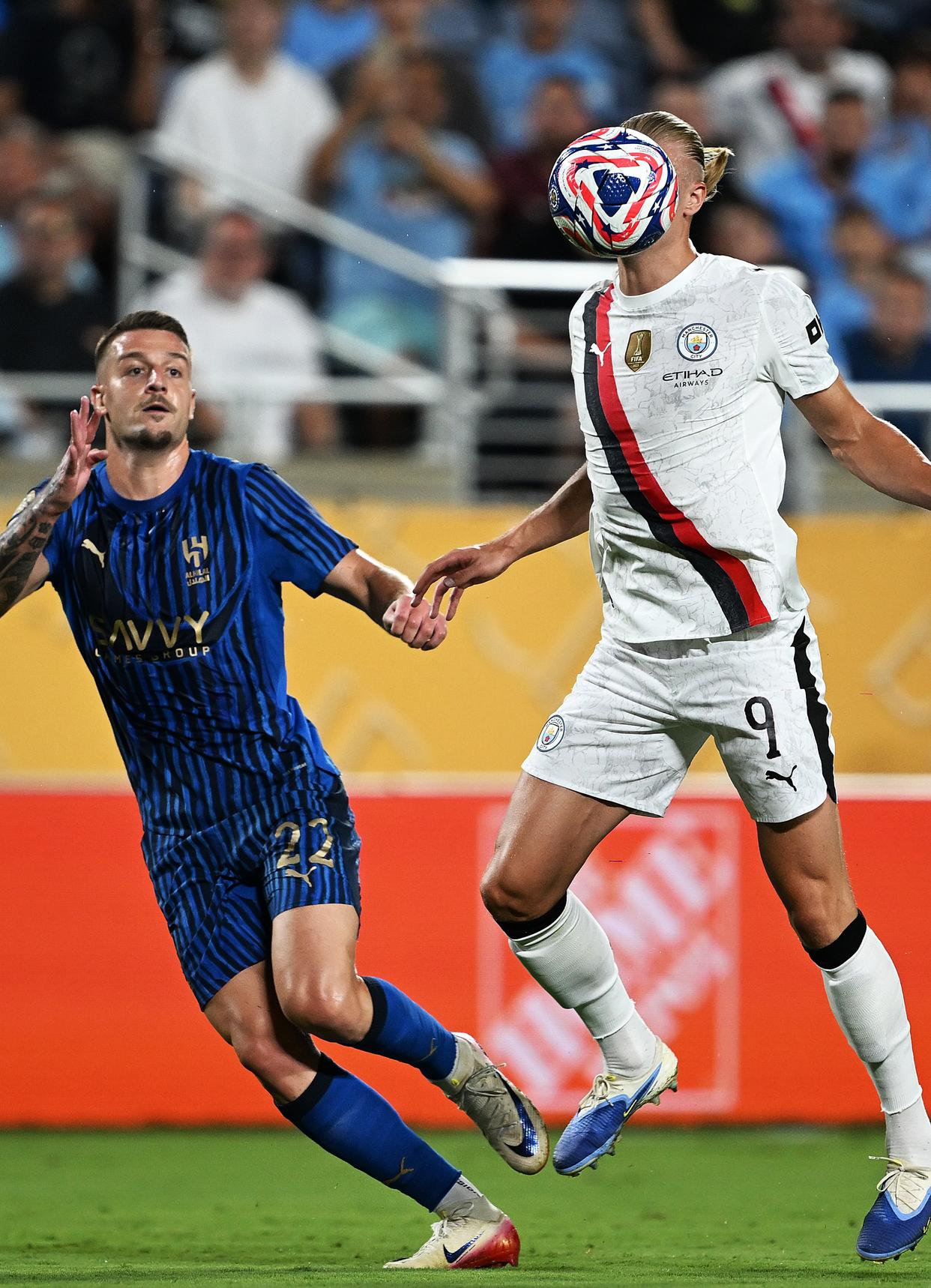 曼城艰难晋级,团结拼搏无往不胜 曼城艰难晋级,团结拼搏无往不胜