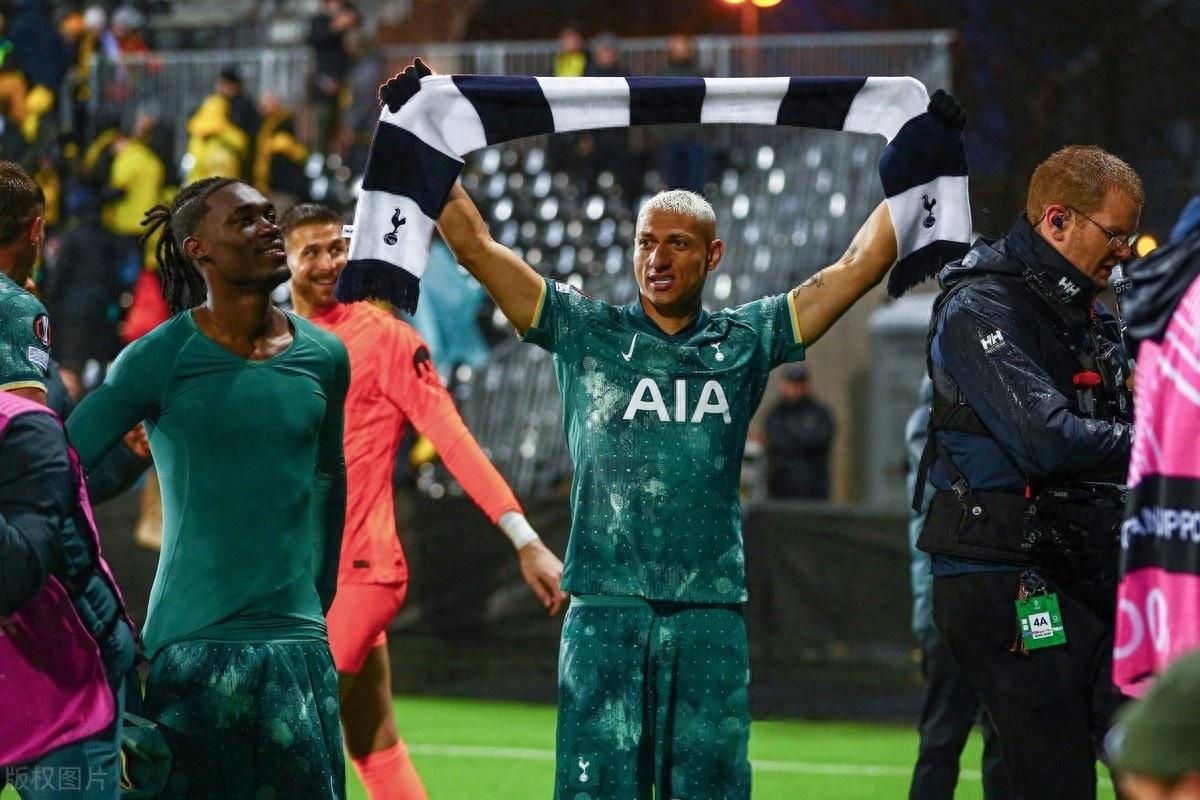 aoa体育-热刺不敌水晶宫，英超冠亚军梦再黯淡