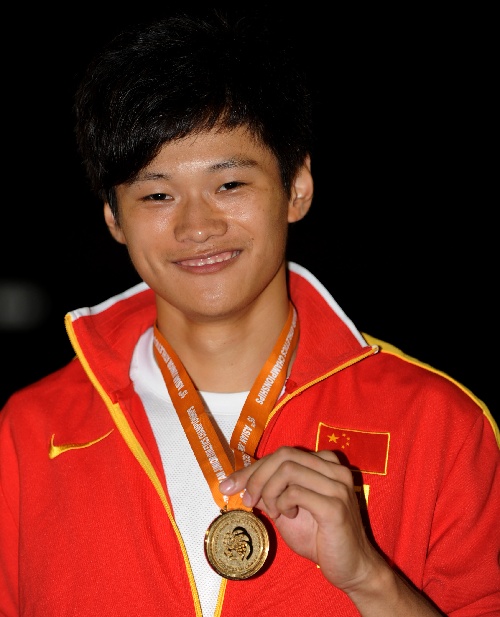 aoa体育体育直播-瑞典田径奔跑选手速度惊人，登上领奖台的简单介绍