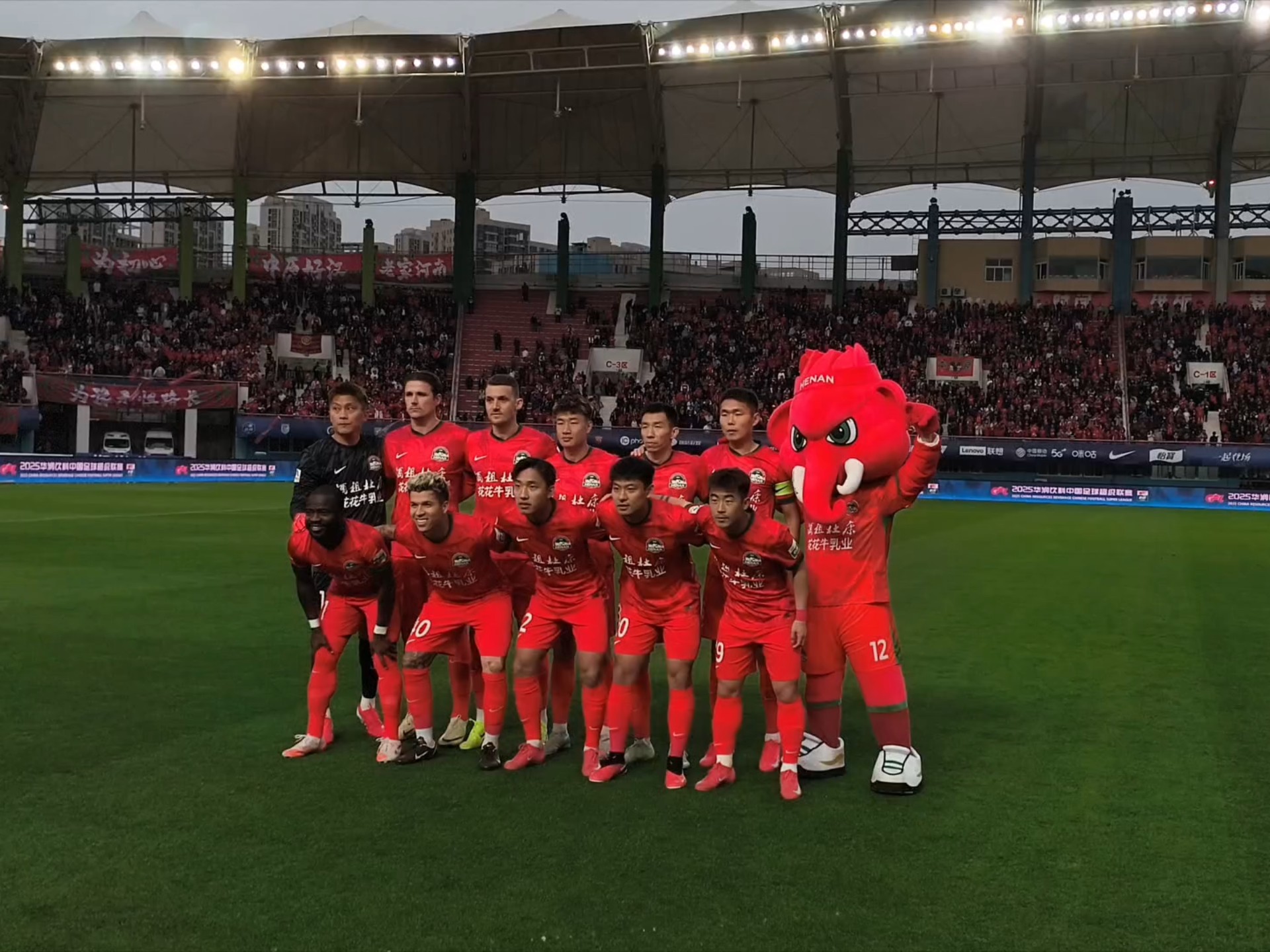 河南建业迎战上海上港,双方对决引人关注!的简单介绍 河南建业迎战上海上港,双方对决引人关注!的简单介绍