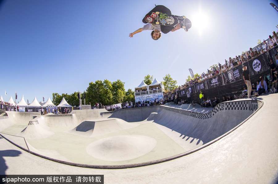 瑞典滑板选手逆袭夺冠，成为焦点