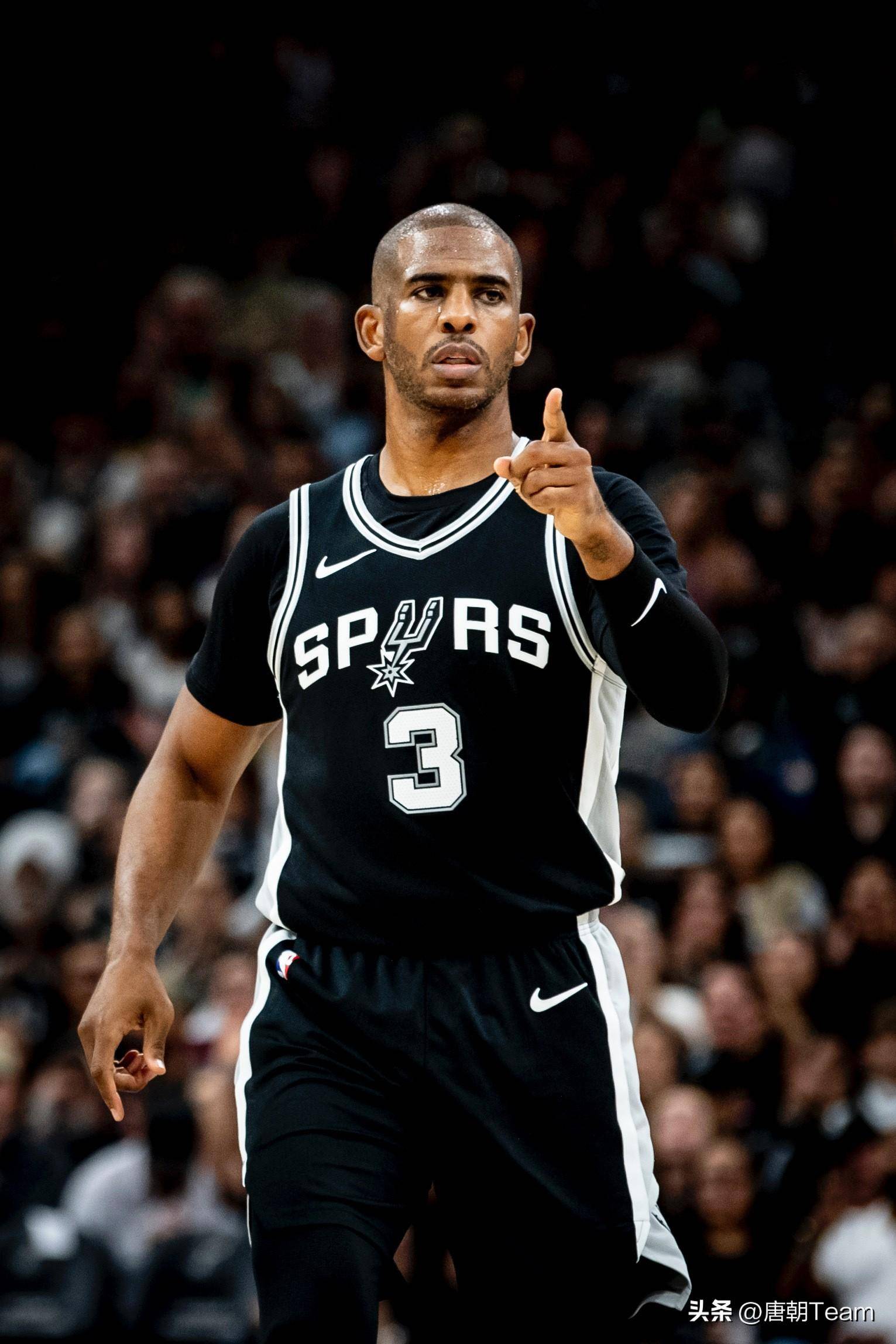 aoa体育体育中国官网-快船大胜马刺，连胜走势持续