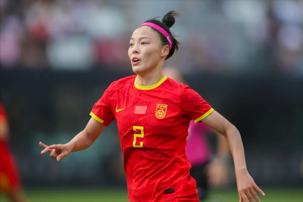 aoa体育体育亚洲官网-中国女足队员斩获金靴奖，展现实力
