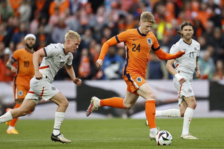 aoa体育体育直播-欧国联赛胜负难分，无法预料