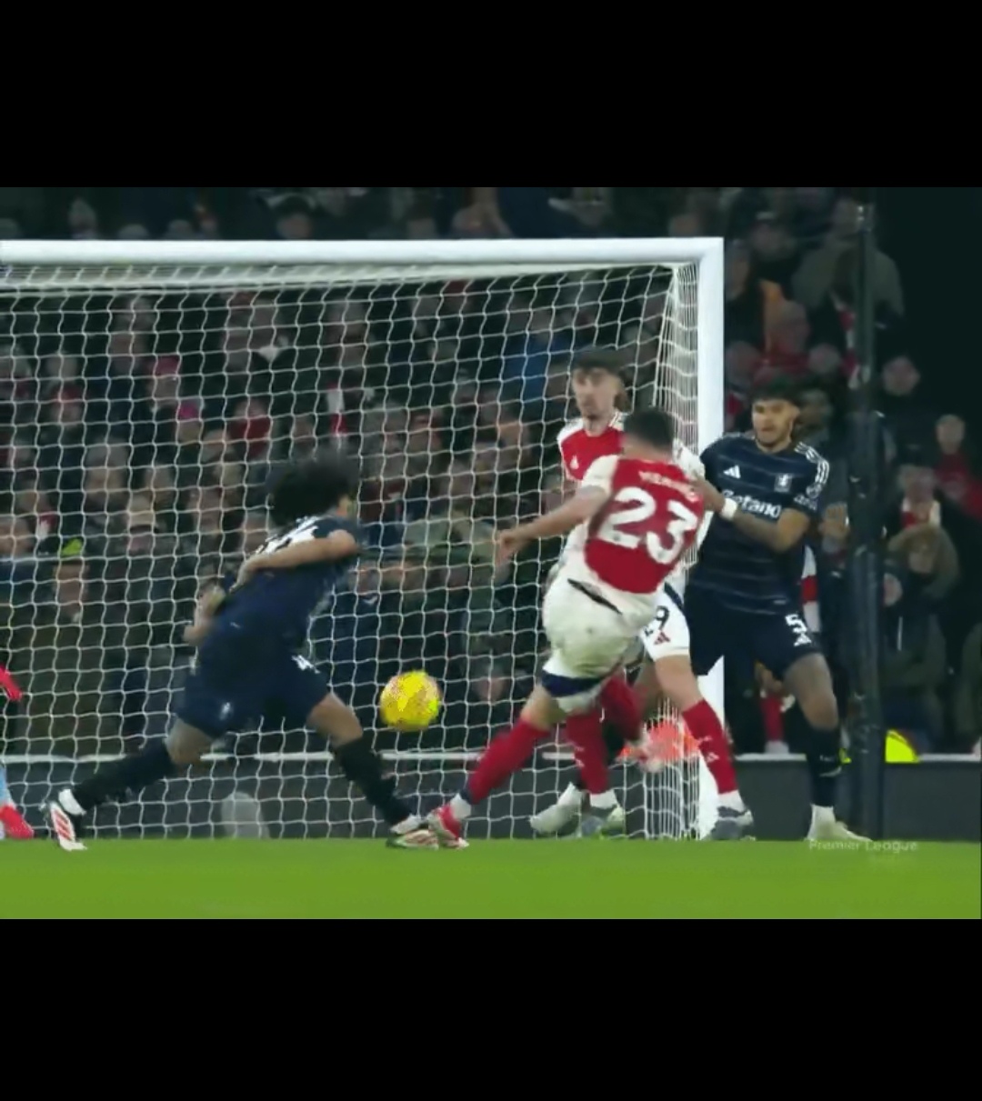 aoa体育体育亚洲官网-阿森纳连胜告破，陷入英超保级区