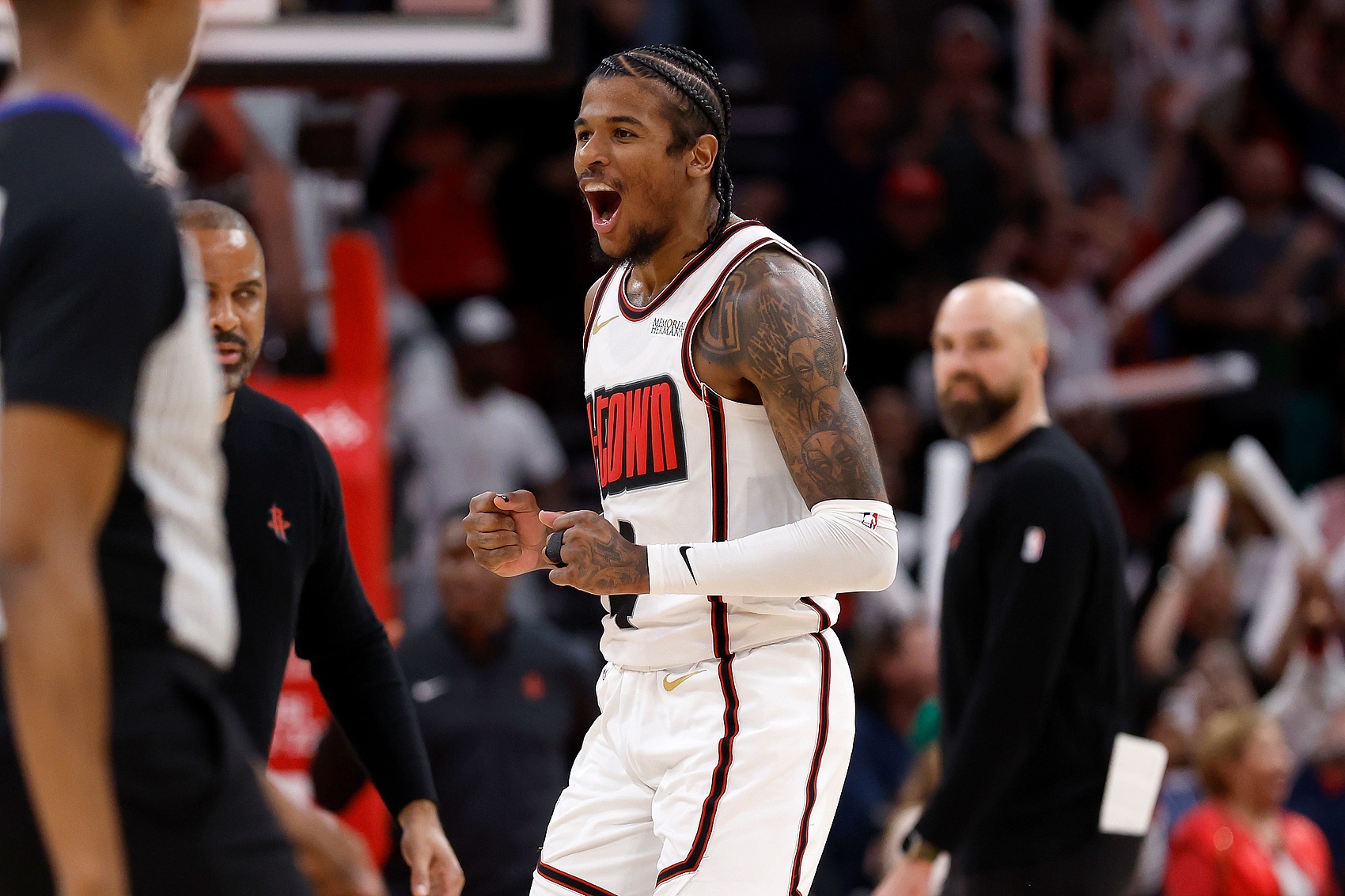 火箭队连胜终结,马刺队主场大胜 火箭队连胜终结,马刺队主场大胜