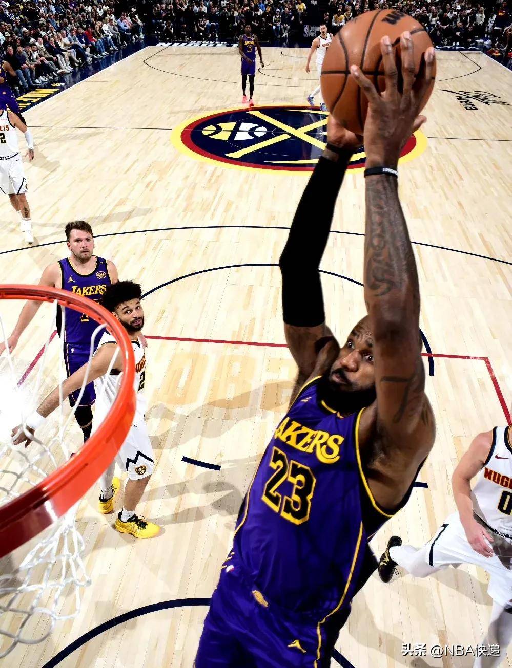 aoa体育体育网站-NBA季后赛进行中，火箭击败湖人取得两连胜