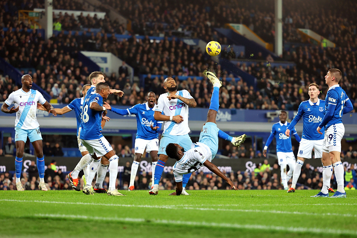aoa体育体育地址-阿贾克斯客场失利，球队寻找反击之路的简单介绍