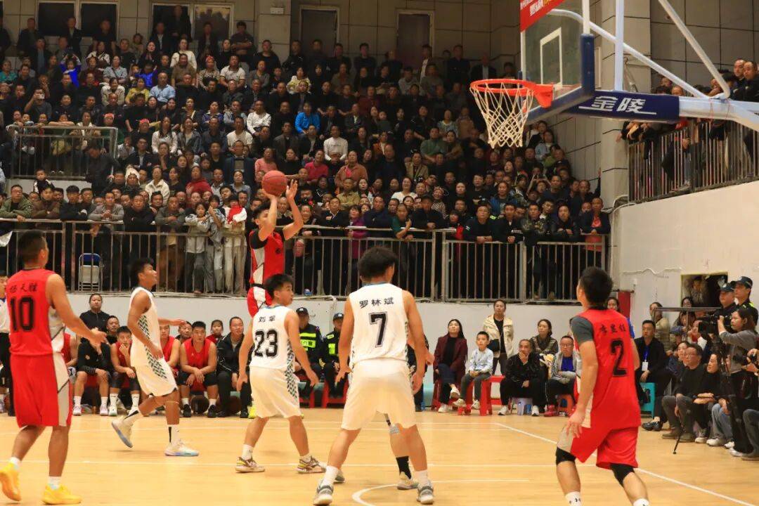 aoa体育体育网页版-包含新赛季篮球职业联赛启动，球员状态备受关注的词条