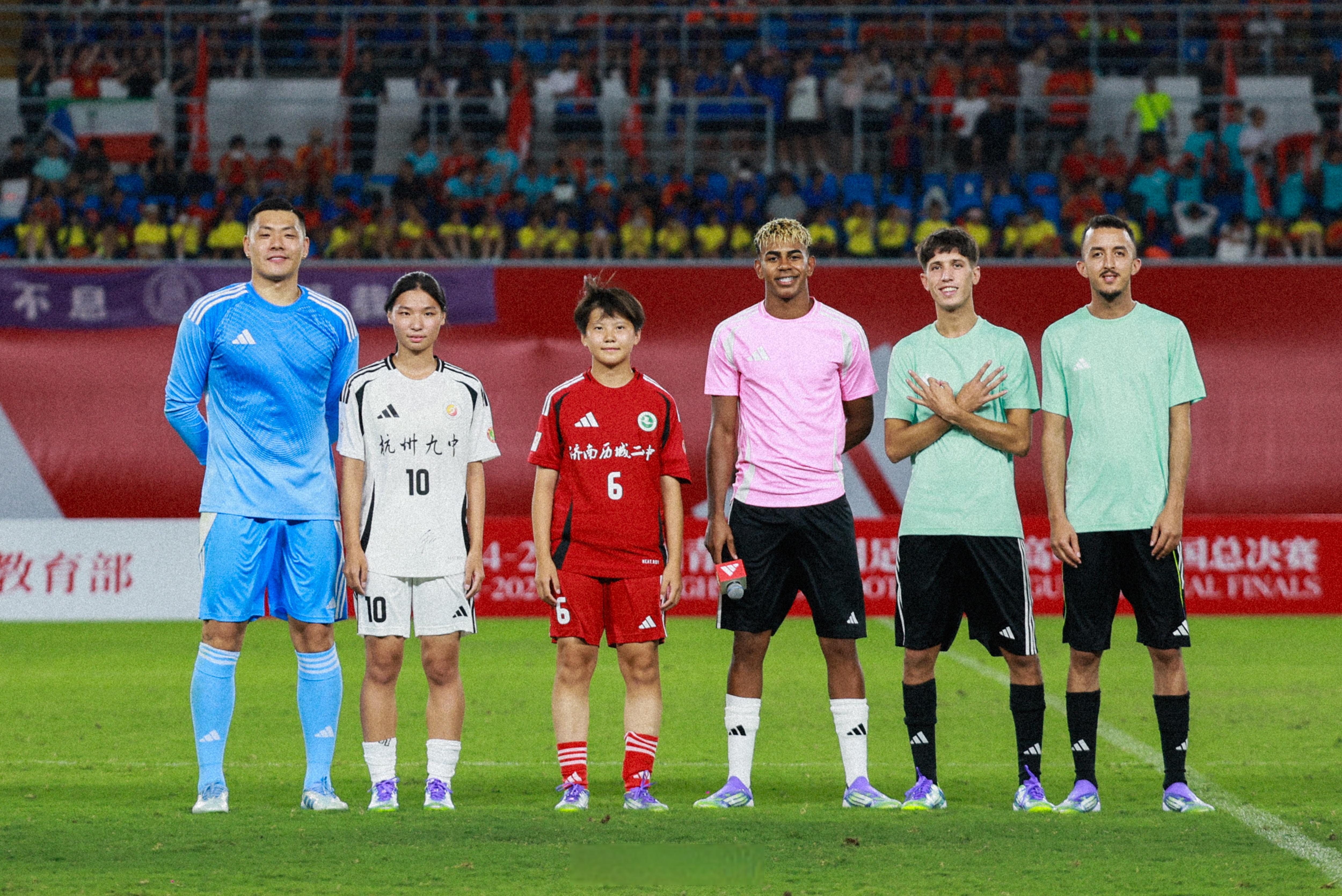 aoa体育体育app-关于足球现场情报揭秘，赛场内幕揭露惊人的信息