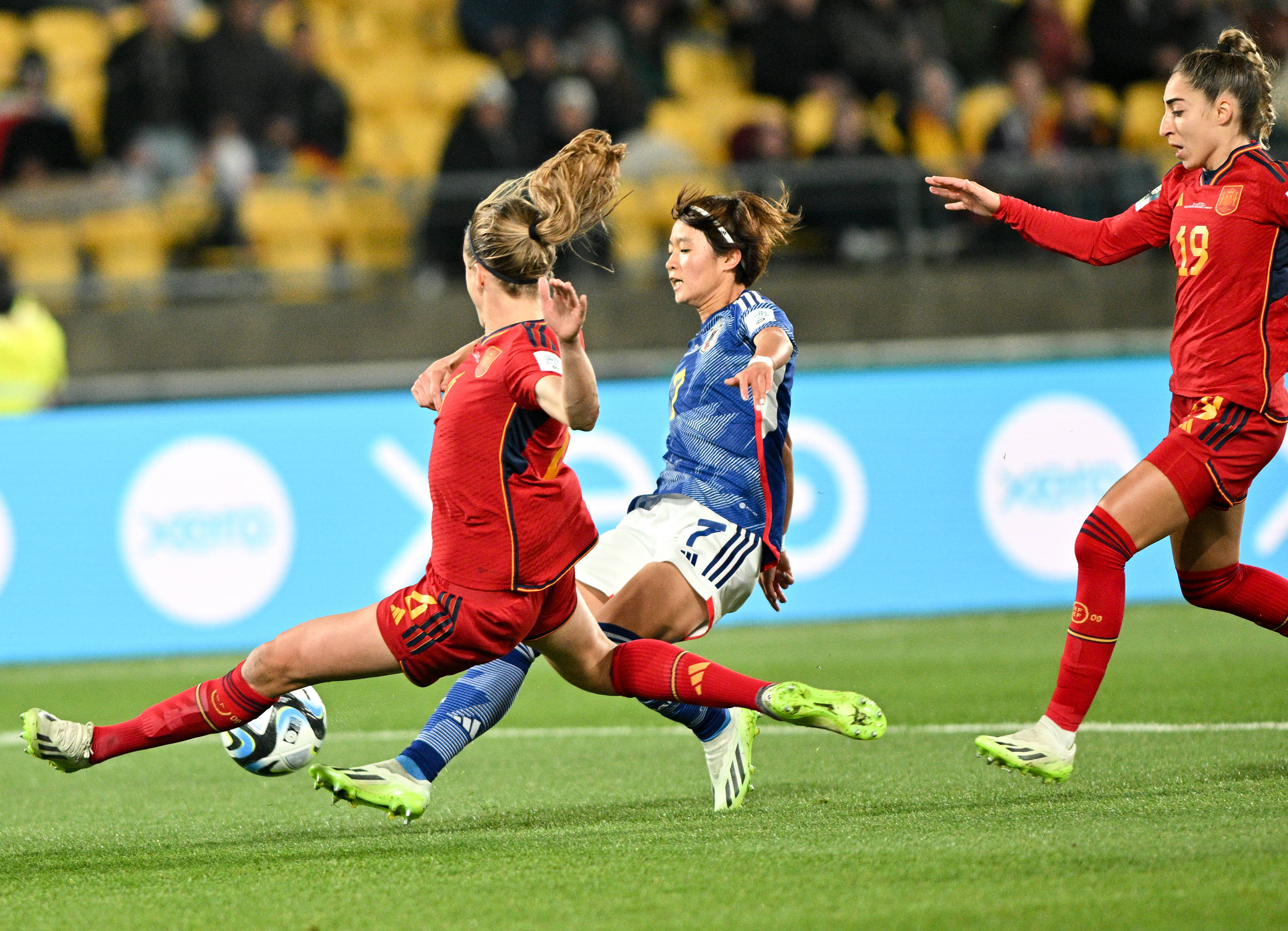 印度尼西亚女足队力拒对手，取得胜利